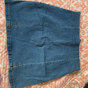 Denim skirt with 2 slits on front